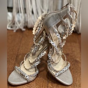 Jessica Simpson, size 8 gold